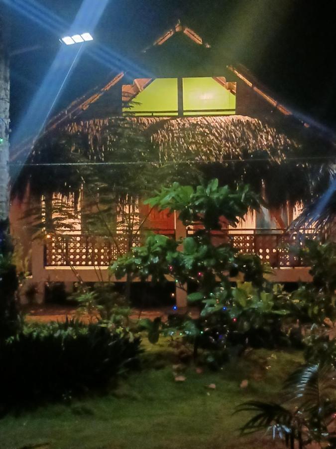 Weeroona Huts Homestay Pacifico San Isidro  Exterior foto